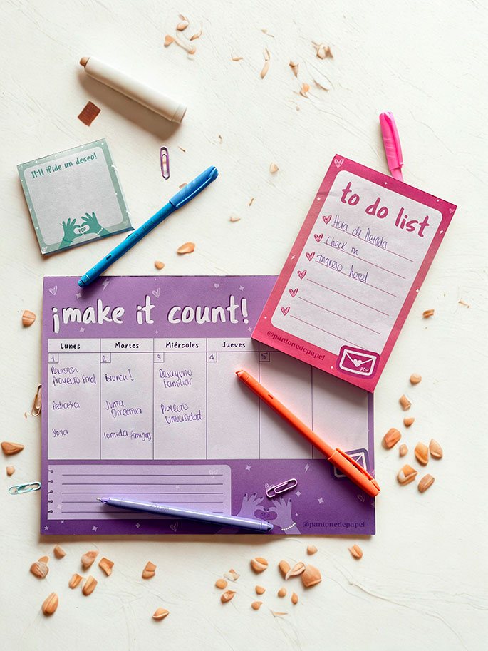 Diseño de Papelería Creativa Colombiana | Pantone de Papel Descubre productos de papelería hermosos y únicos que te acompañarán durante todo el año. ¡Creamos diseño que enamora!