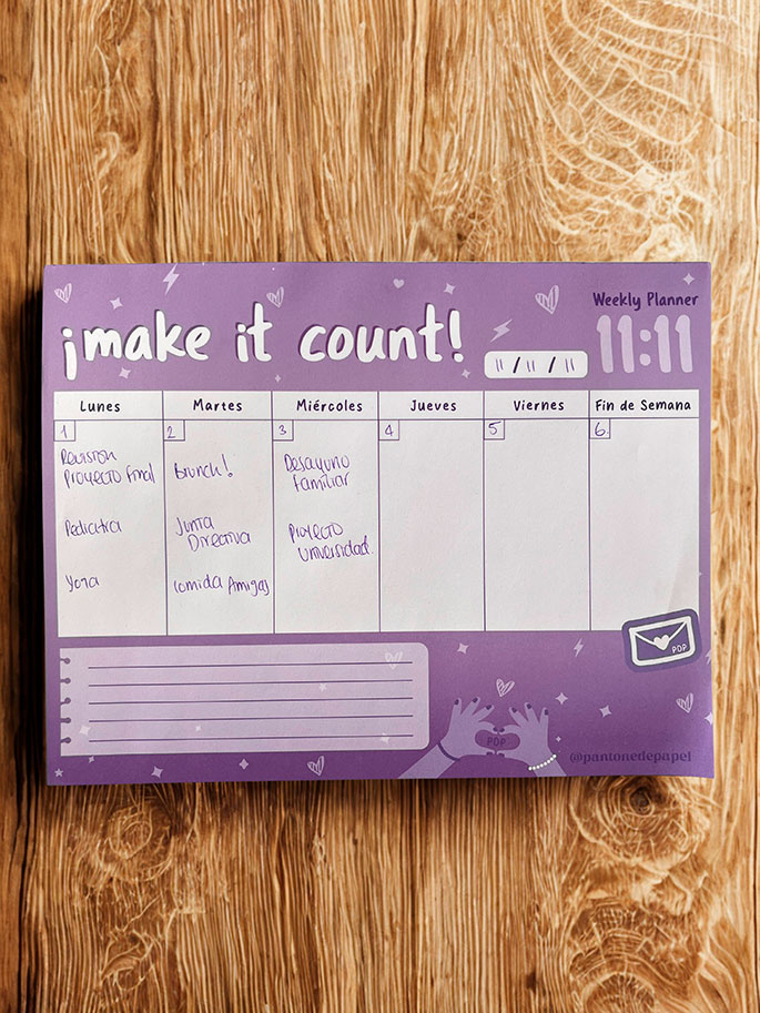 Diseño de Papelería Creativa Colombiana | Pantone de Papel Descubre productos de papelería hermosos y únicos que te acompañarán durante todo el año. ¡Creamos diseño que enamora!